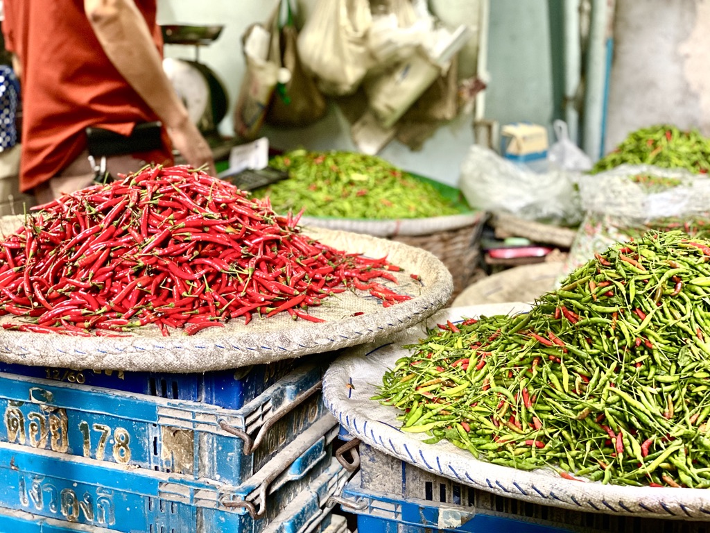 Jour 3 – Bangkok (Tour guidé, métro, bateau longtail, Wat Pho, sky bar)